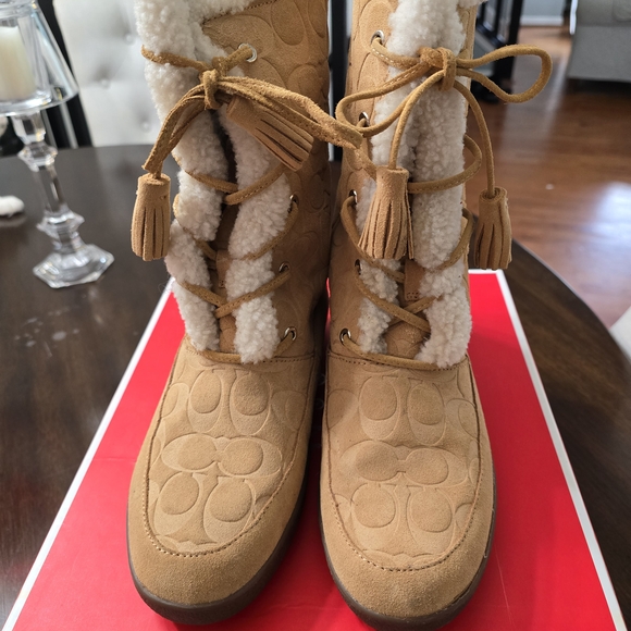 Women's Tan Shearling Lace-Up Boots - Picture 1 of 7